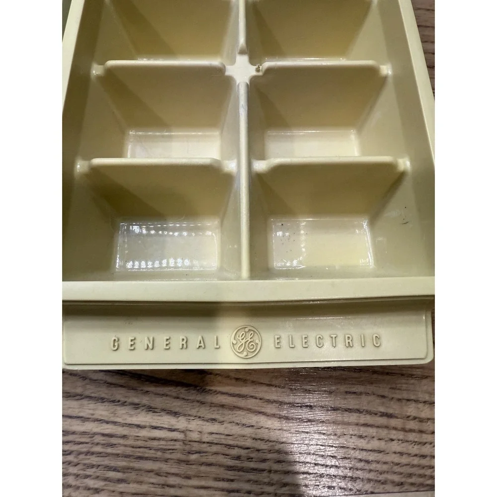 VTG General Electric Ice Cube‎ Trays 2 Harvest Gold Yellow 1 Off White Stackable